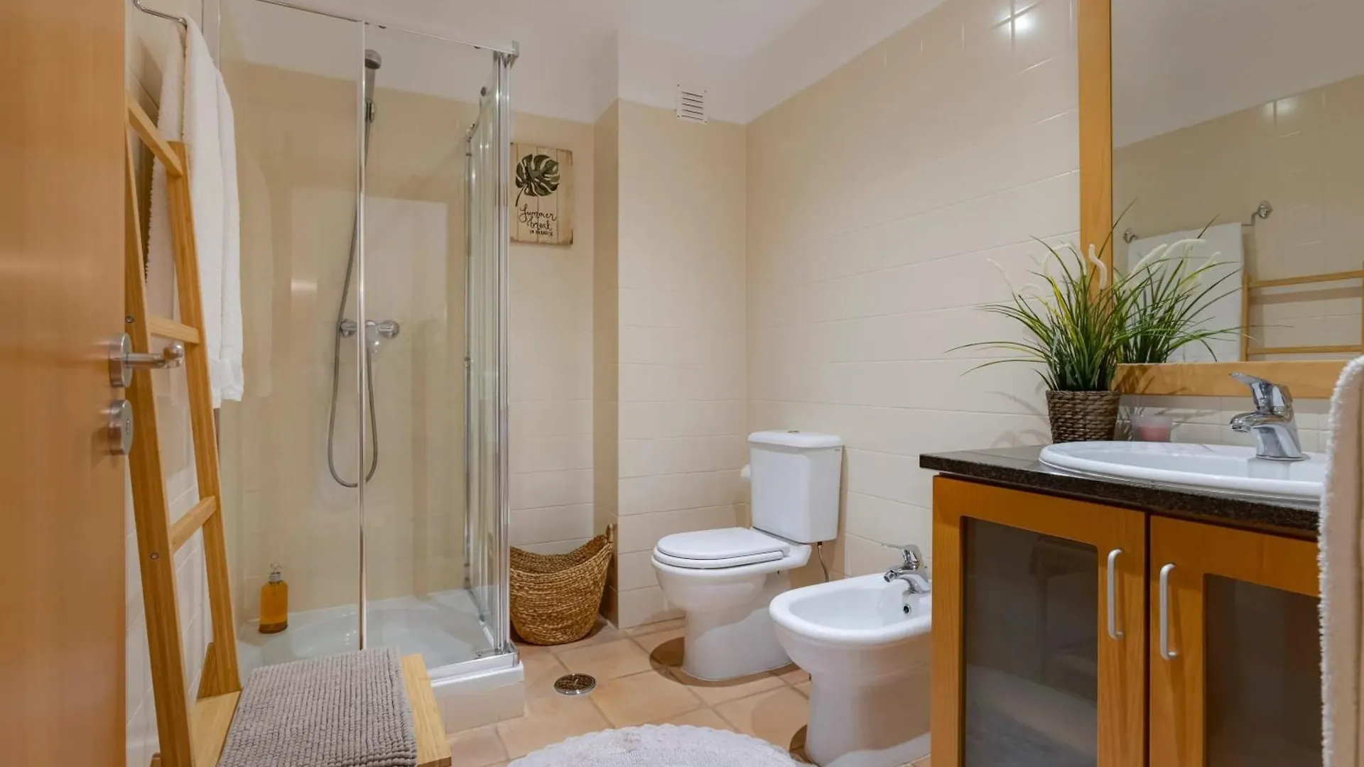 Elegant Apartment In Lagos With Pool